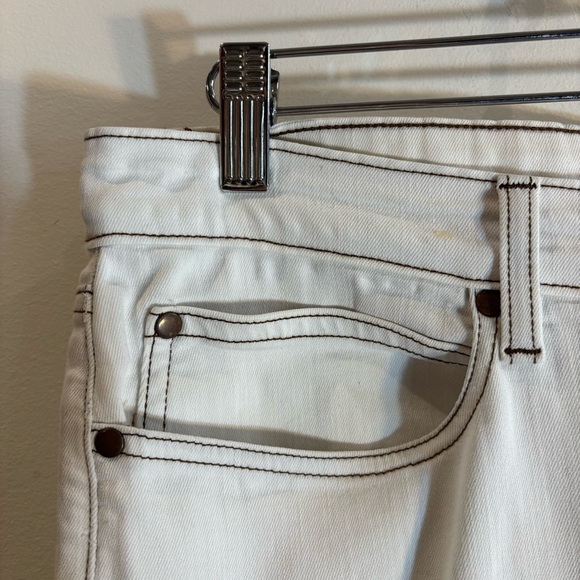 EILEEN FISHER Sz 8 Soft Denim Contrasting Stitch Slim Leg Mid-Rise Jeans - Picture 4 of 12